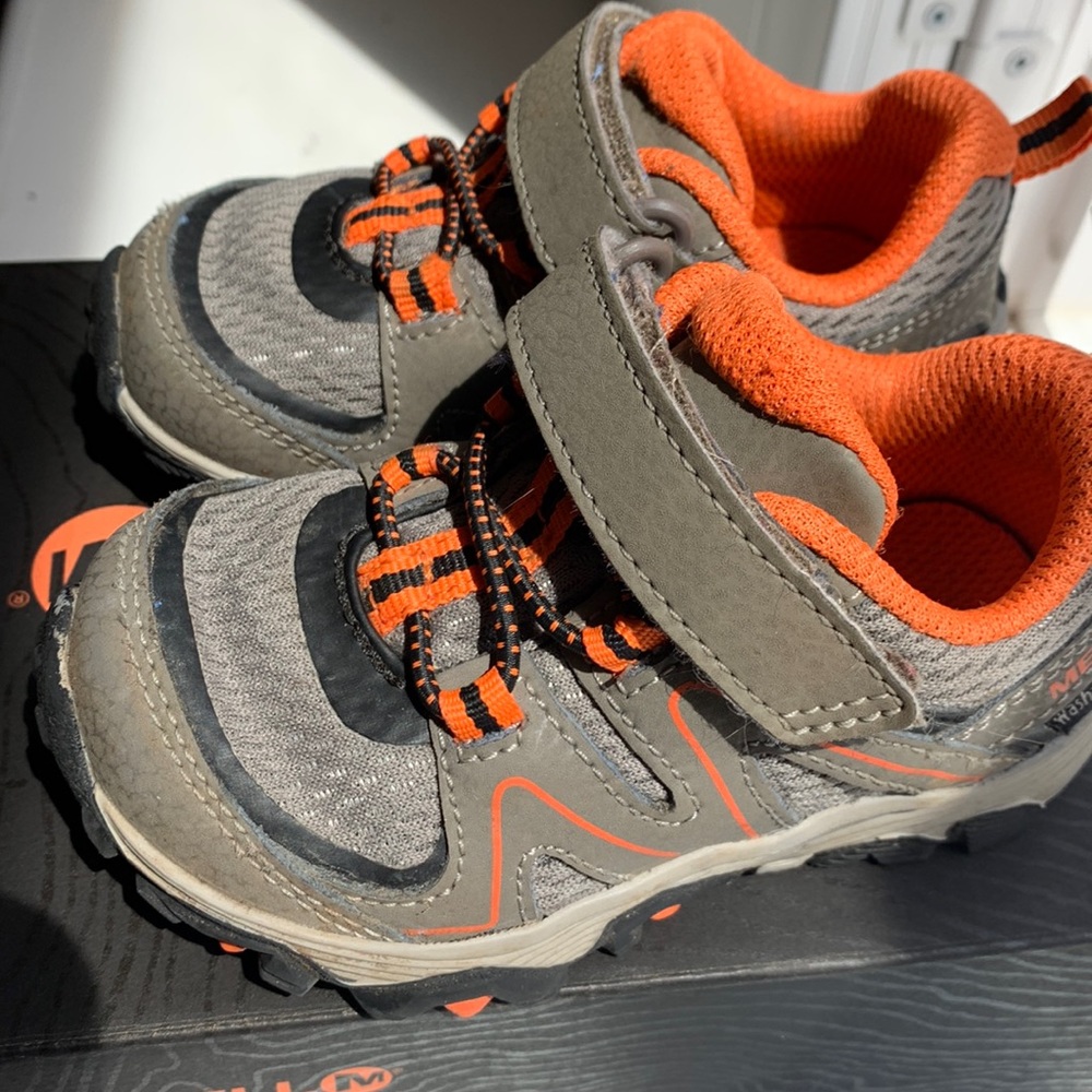 Toddler Merrell Shoes sz 5.5